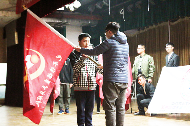 艺术传媒系首届“在队旗下成长”运动队队旗交接仪式暨学生会体育联合分会成立大会圆满落幕