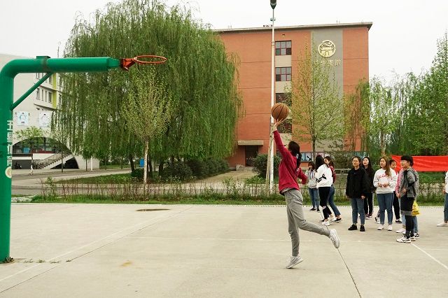 【完满班级】“凝聚班级力量 团结互助”班级篮球比赛——艺术传媒学院环境设计1701、1705班举办完满班级活动