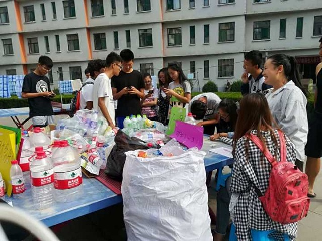 【完满班级】“瓶”水相逢 “益”路同行——淬炼商学院举办“艺”动青春主题活动（四十六）