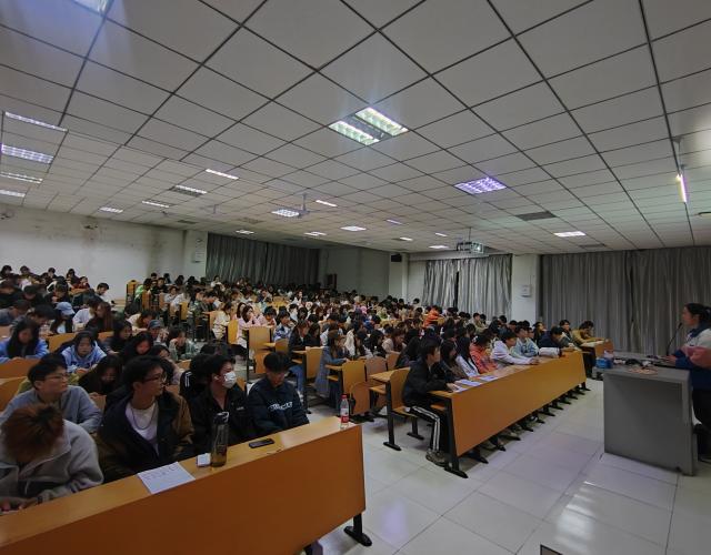 【辅导员说完满】感恩在日常 让爱不寻常——大数据学院、信息工程学院2022级辅导员说完满活动