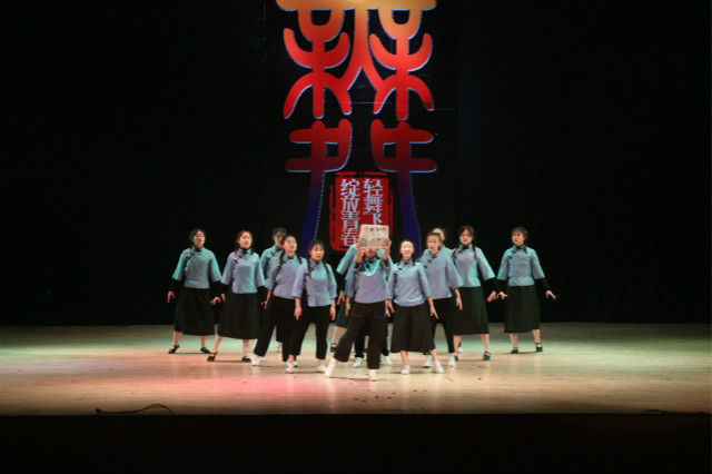 舞动青春芳华 绽放青年朝气——外语系参加第八届“轻舞飞扬 绽放青春”校园舞蹈大赛纪实