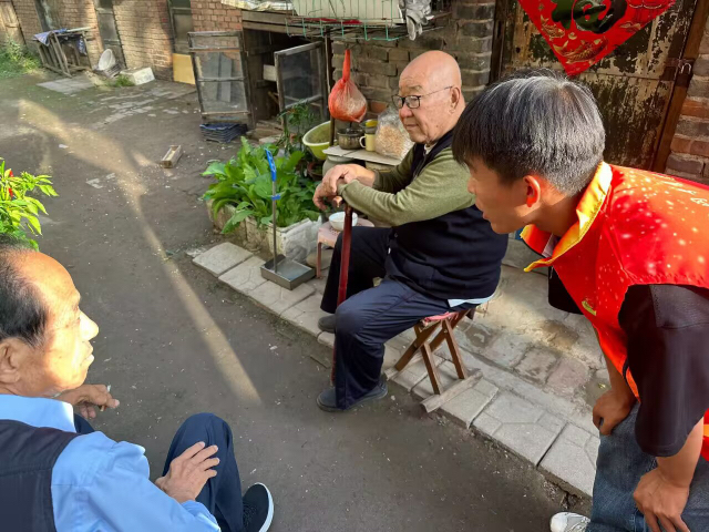 青春志愿行 真情暖人心——经济与管理学院主题党日活动