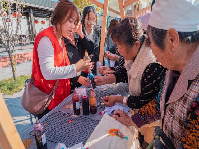 情暖社区 千古遗韵——艺术传媒学院“拾遗记”非遗传承在行动