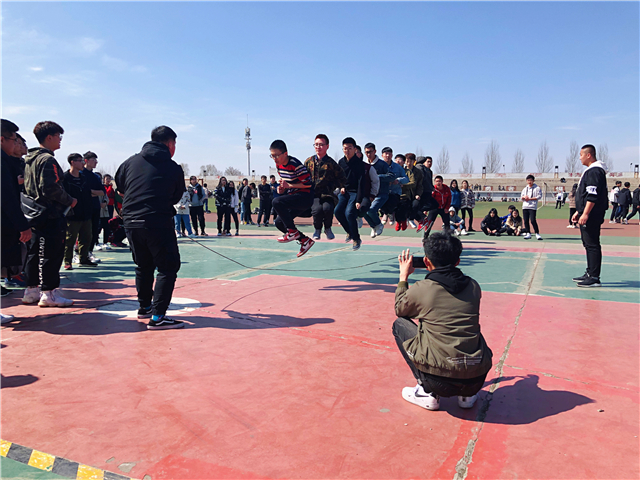 【辅导员说完满】我们都在努力奔跑——远景学院2017级举办主题年级会