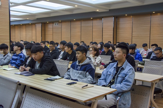 【1+1>2】传智播客刘松为“双院”学子解读大数据时代下的自我营销