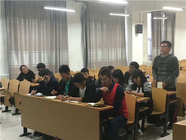 求职探索 燃放激情——机电工程系小黄鸡培训会