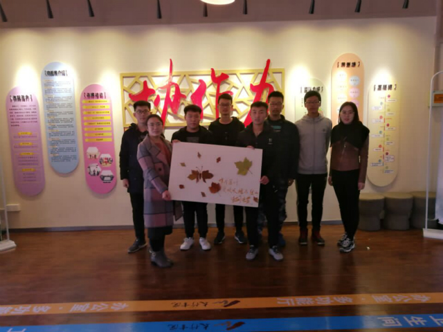 【完满班级】躬身扫街系校园 尘埃落定颂感恩——信工系物联网工程1701班举办公益扫活动