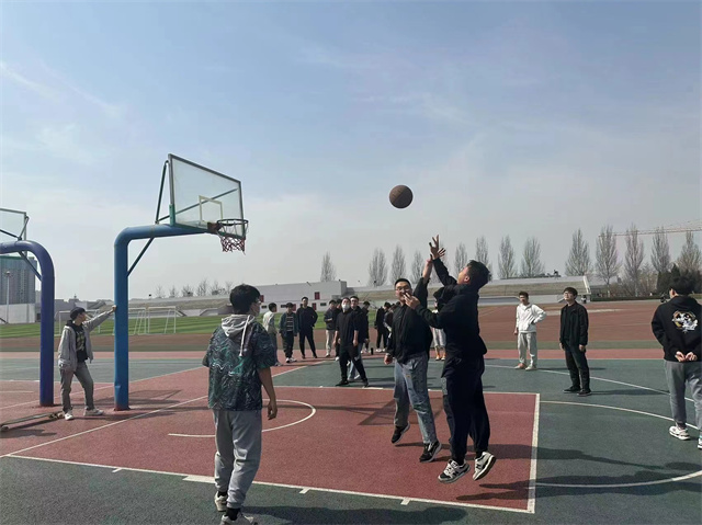 【完满团支部】挑战地心引力 引爆篮球魅力——智能工程学院电气(专升本)2207班完满团支部活动
