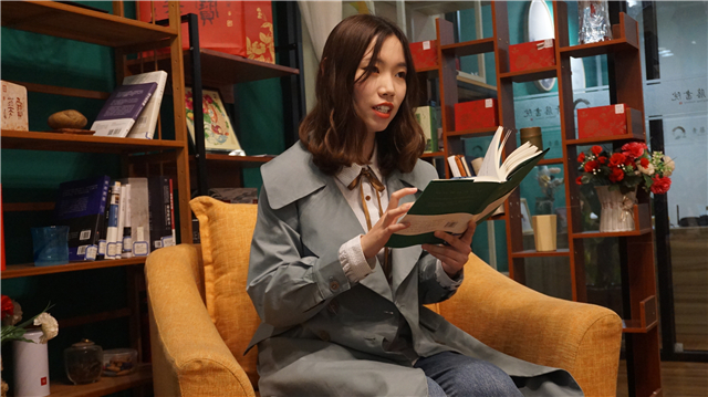 闪光的信院第265期：一口气通过四六级+初会 滑板女孩的这半年有点“溜”！