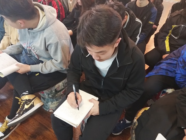 【完满班级】缅怀先烈 文明祭祀——信工系网工1701班“文明祭扫 绿色清明”主题班会