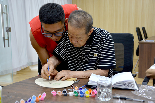 【三下乡】潺潺志愿暖人心 涓涓孝情润留义——淬炼商学院青年益行国情观察实践团