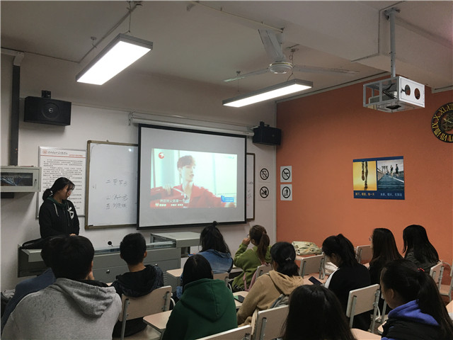 【完满班级】 凝聚小爱 践行完满——外国语言文学系英语1802班、英语1803班10月完满班级活动