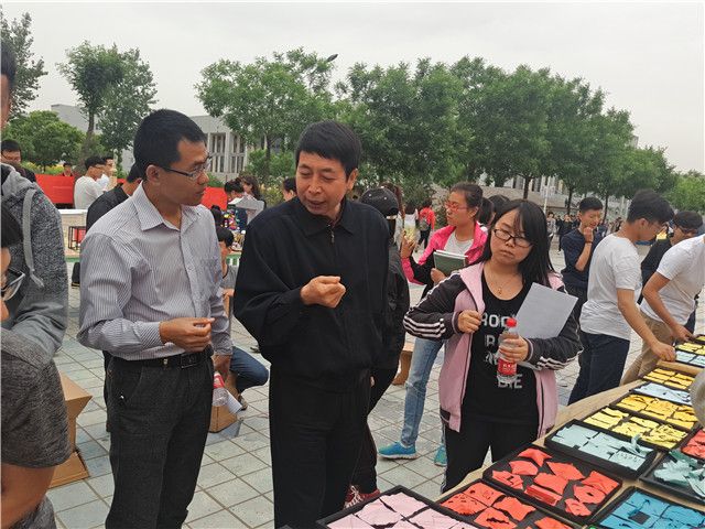 创新 艺术——机电工程系工业设计1401班“构视野”立构作品展