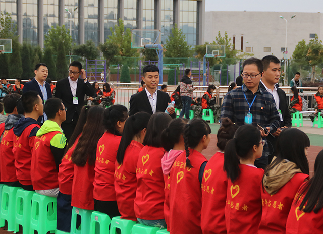 【音乐节·无边力量】上千名学生发挥自治功能全力保障音乐节开幕式