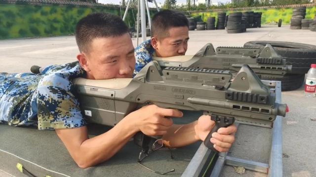 多彩军训 展现别样风采——21级智院学子军训纪实