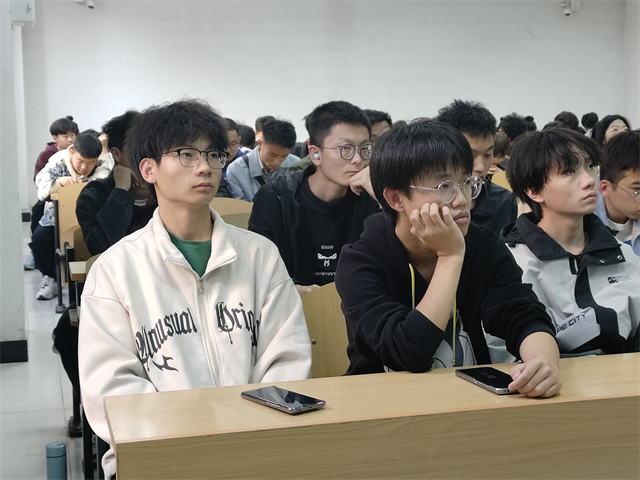 以书润心 与智同行——大数据学院、信息工程学院大咖阅读宣讲会