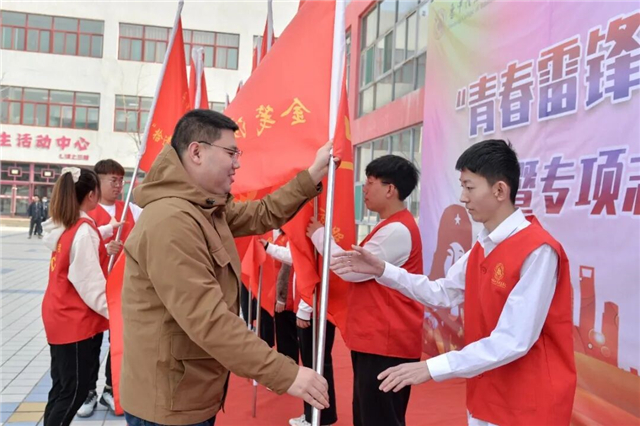 幕后“星河”第1期：情系雷锋月 志愿三春暖