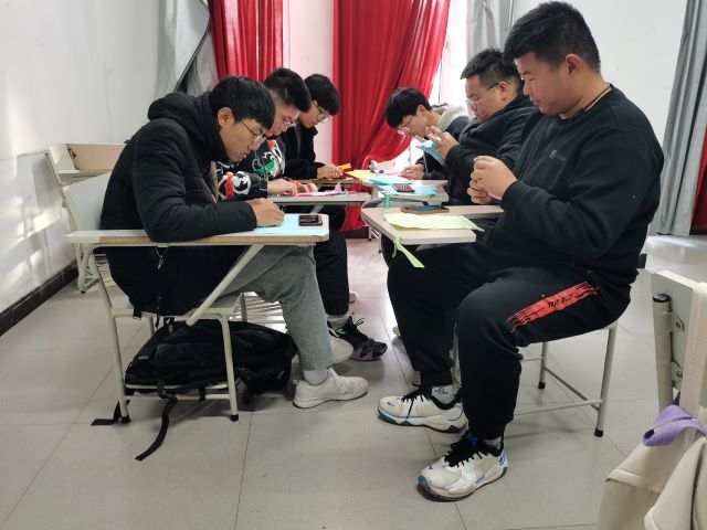 【完满班级】一张纸的天马行空——艺术传媒学院环境设计2102班手工折纸活动