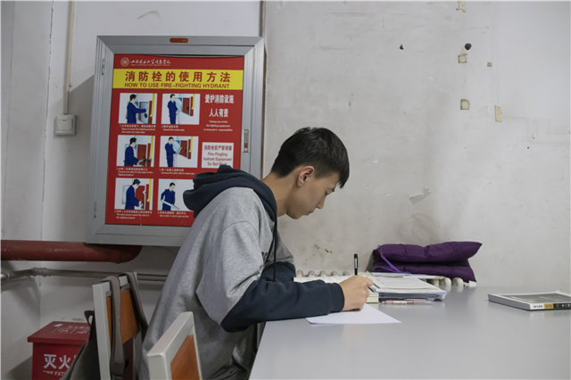 前行第183期：用青春的朝气唤醒初冬的宁静