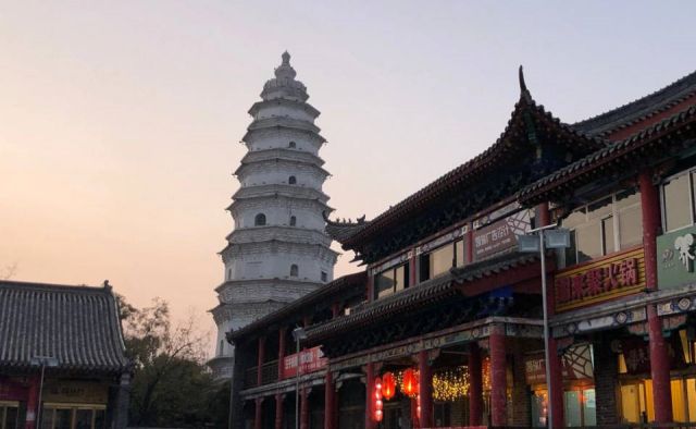 悠悠千年寺 巍巍一白塔——金笺淡墨专项志愿服务队