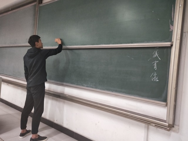 【完满班级】公益风向 分秒必争——艺术传媒学院环设1804清洁校园公益活动