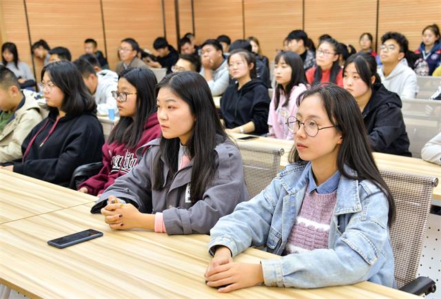 “城市生存王”生存挑战赛分享答辩会 遇见不一样的信院青年