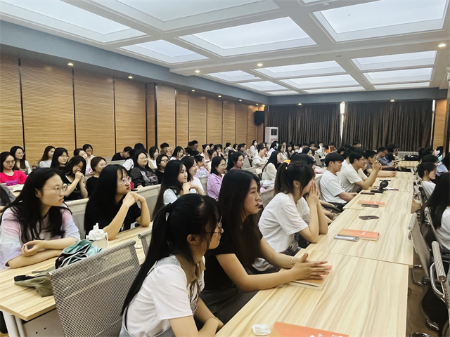 【辅导员说完满】妙语绘心声 脱口出成章——淬炼·国际商学院2021级辅导员说完满活动
