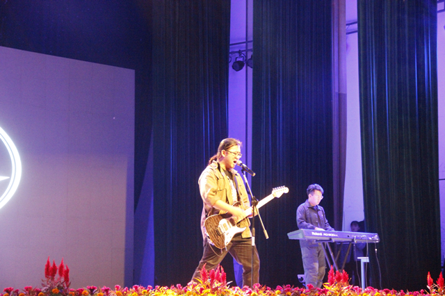 大学生艺术团在“新星之城”期待夜空中最亮的你