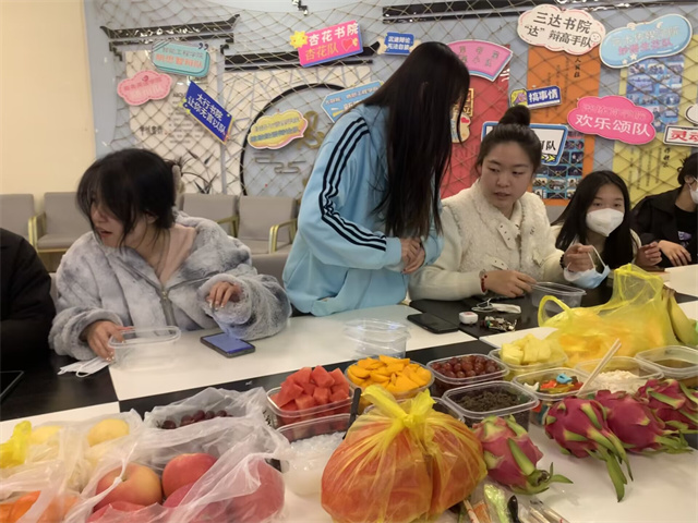 【完满团支部】三月春风暖人心 雷锋精神永传承——商务英语学院商务英语2102班完满团支部活动