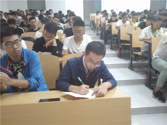 寻找美好的大学生活——机电工程系举办2017级年级大会