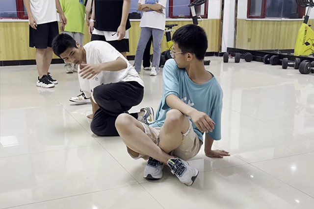 【三下乡】点燃文化自信 感受街舞的魅力——大数据学院、信息工程学院乡村振兴实践团