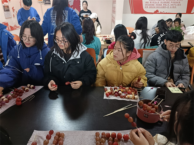 【完满班级】酸甜葫芦吃进口 暖情心间淌——淬炼·国际商学院会计2102班完满班级活动