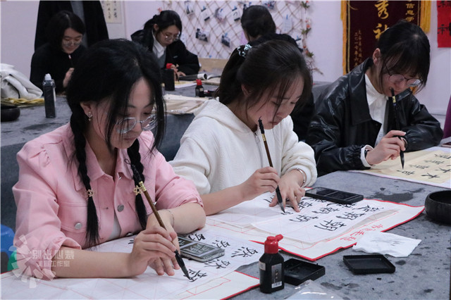 竹贤林书法社:名师进社团 开展“書菜课堂”