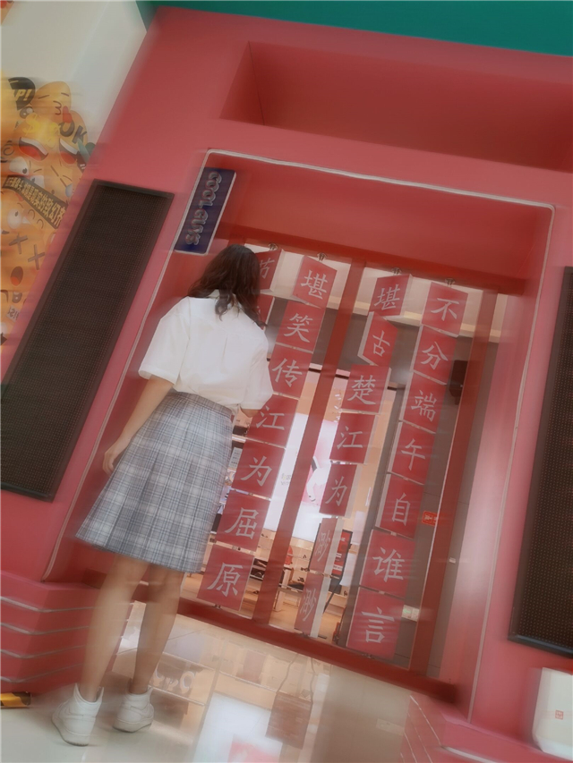 闪光的信院第265期：一口气通过四六级+初会 滑板女孩的这半年有点“溜”！