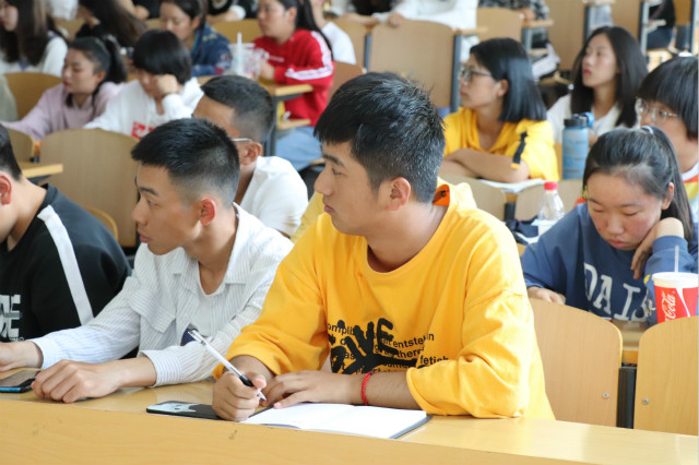 【辅导员说完满】新起点 心相知 共“经”风和雨