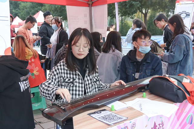 第七届“百团大战”信院吉尼斯挑战赛暨社团纳新线下咨询会圆满落幕