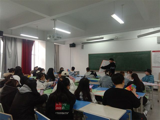 【完满班级】DIY风筝 放飞梦想——艺术传媒学院视觉2101班完满班级活动