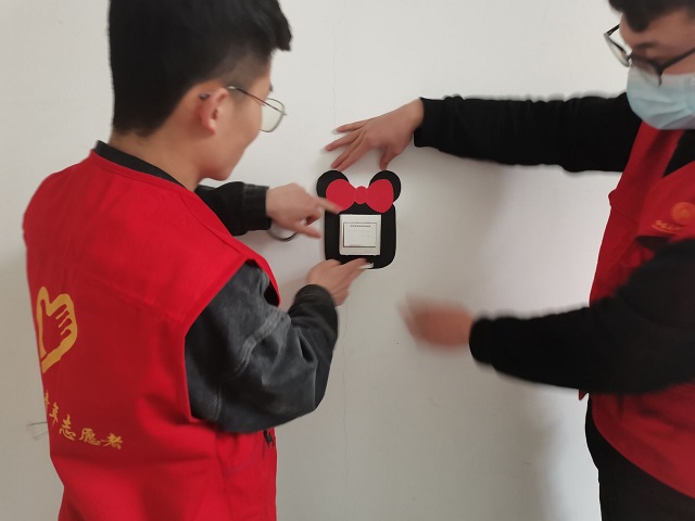 【完满班级】创新青春雷锋月 淬炼学子放飞公益之心