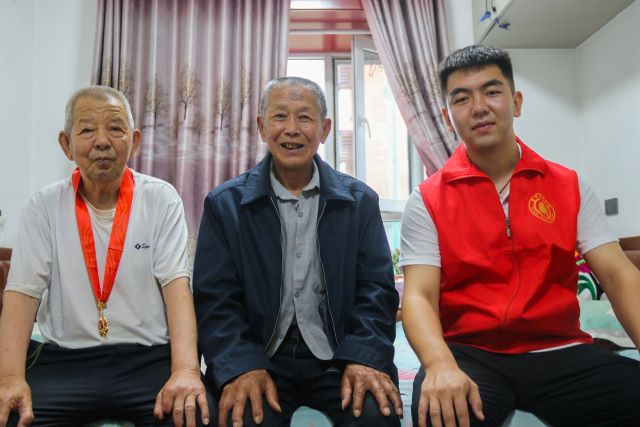【三下乡】忆党员峥嵘岁月 话党史重温初心