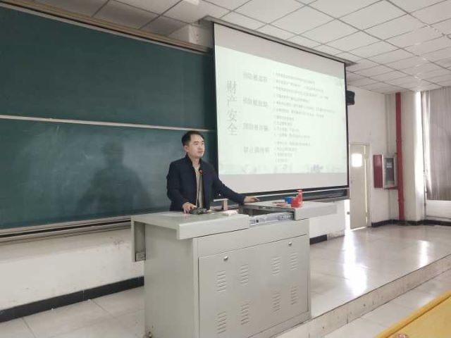 【辅导员说完满】青春年少正值时 安全意识待出发 ——食品与环境学院2018级辅导员说完满活动