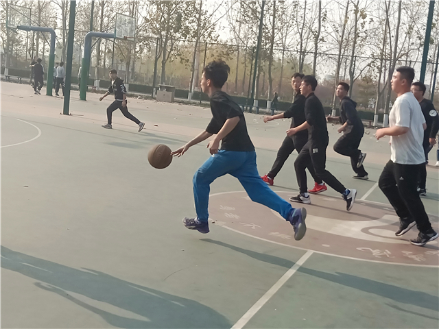 【完满班级】球场做霸主 篮板争英豪——网工1802班与数据1802班篮球对抗赛