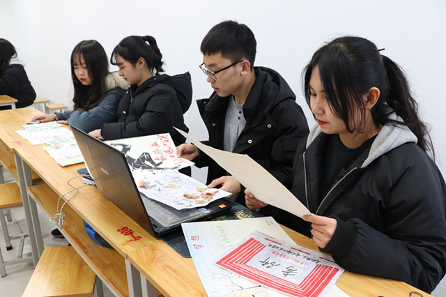 白羽腾跃向骄阳 考研征程即触响——经济与管理学院“绿水承载梦想 白毛寄托芳华”助力考研主题征图活动