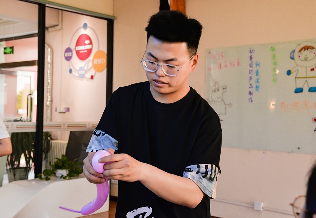【缤纷百团】绚烂奇遇:气球与推理的奇幻之旅