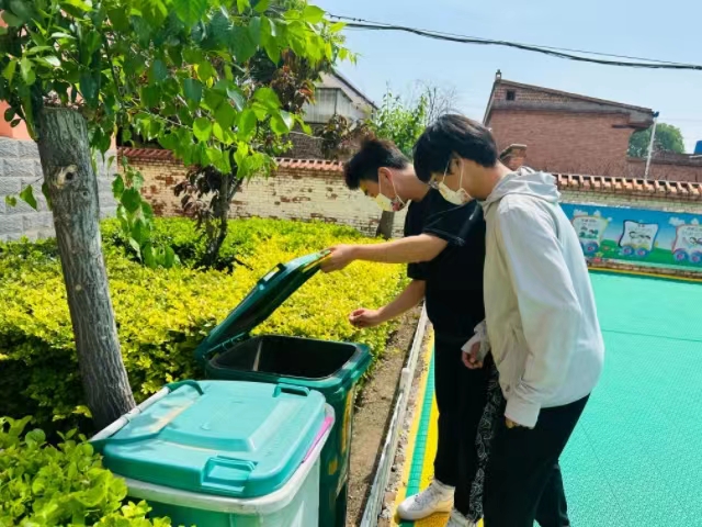 挑战自我展风采 快乐童年过六一——经济与管理学院经谷志爱专项服务队共度六一活动