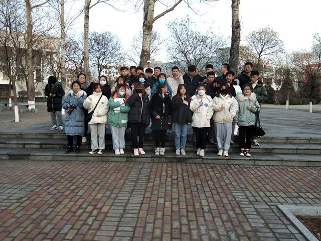 【完满班级】时刻留影 留住青春——艺术传媒学院环设1802班举办师生摄影交流活动