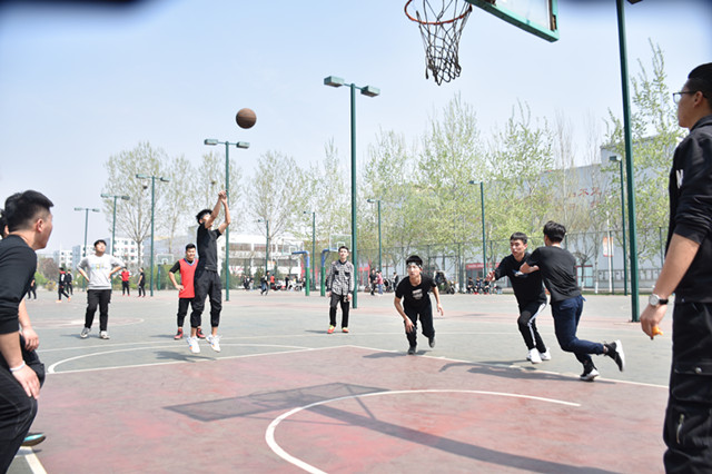 跃动篮球 舞动青春——大数据学院、信息工程学院举办第六届“挑战杯”班级篮球联赛