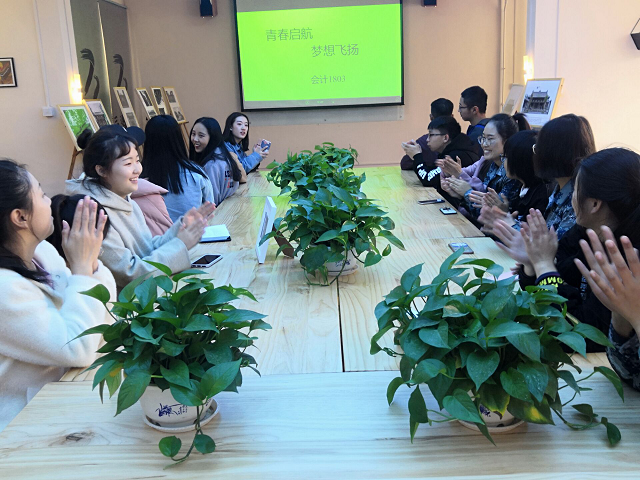 【完满班级】公益活动 使我们出彩——淬炼商学院十月完满班级主题活动（五十二）