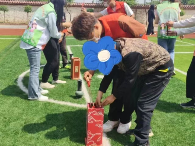成长足迹 尽享趣味童年——哥哥姐姐拍拍你之一场别开生面的“六一”游园会