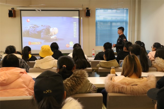 学长计划第605期:艺术的魅力无处不在——外语系开展第87期学长计划之“教师导航 传递力量”