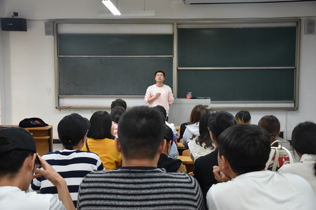 艺术部总结戏剧节经验 鼓足干劲投身今后工作——经济与管理学院艺术部召开戏剧节总结会